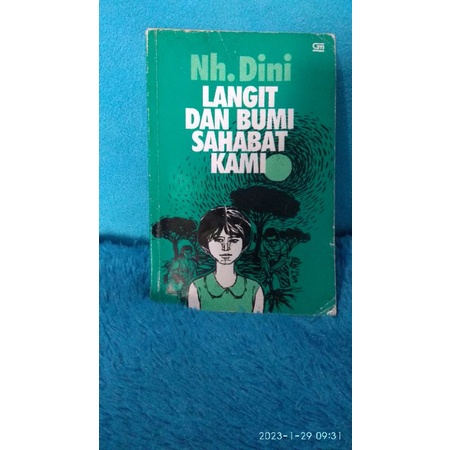 (PRELOVED) Novel Jadul - Langit dan Bumi Sahabat Kami by NH. Dini