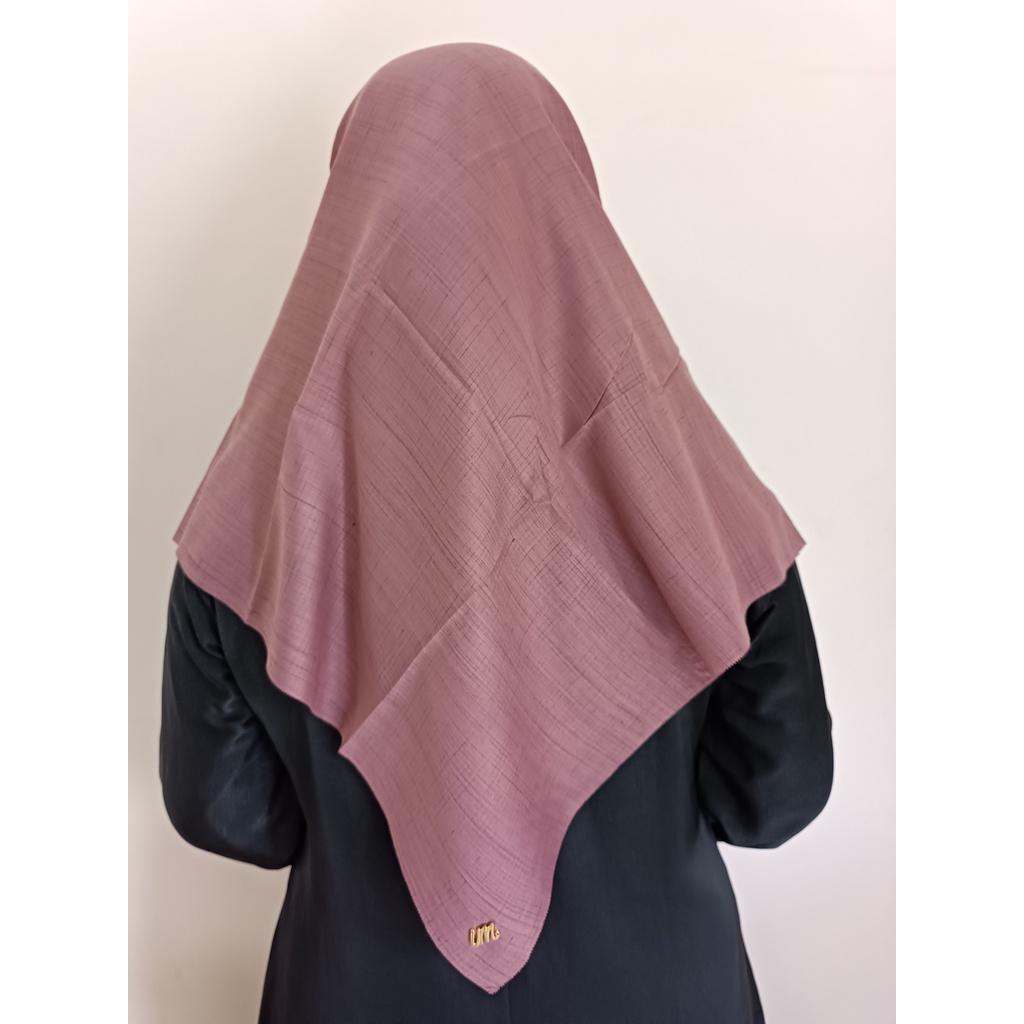 Umama Wafflee Jilbab Hijab Wanita Segi Empat Metal Logo UM