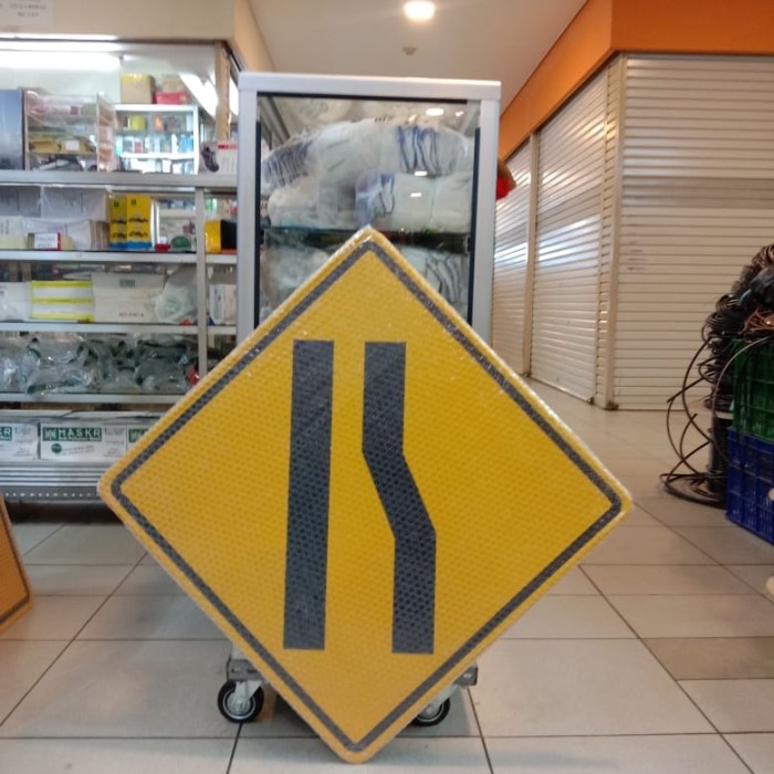 

Papan Jalan Papan Peringatan Rambu Penyempitan Jalan Ke Kiri