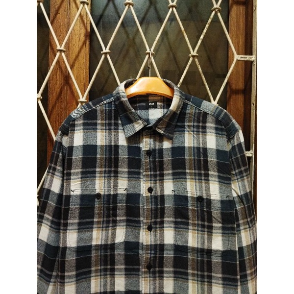 kemeja kasual soft flanel uniqlo second original XL