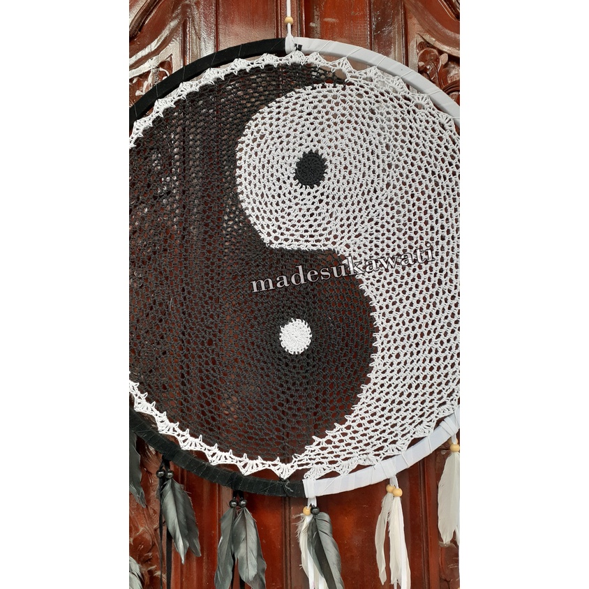 Dream catcher yin yang diameter 52cm sulam jaring benang dekorasi hiasan gantungan bulu ayam