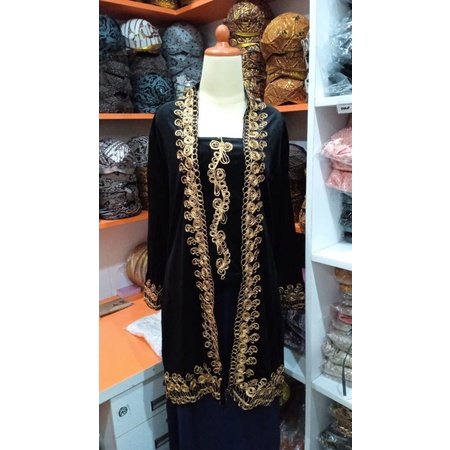 kebaya bludru kutubaru  ibu