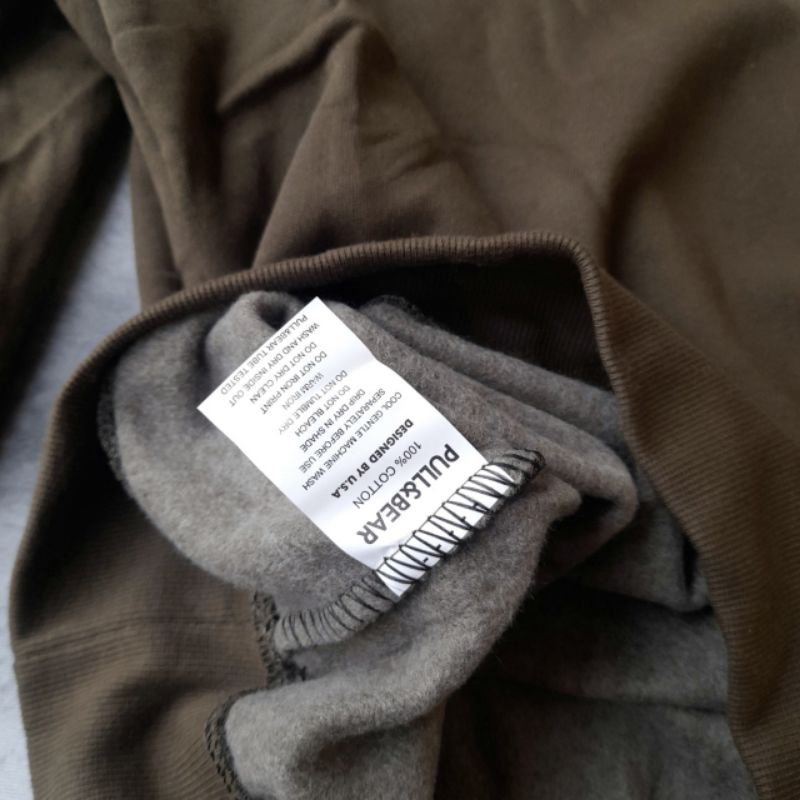 SWEATER CREWNECK PULL&amp;BEAR EMBOOSD TIMBUL 3D PREMIUM HIGH QUALITY FULLTAG&amp; LEBEL ( TERBESTSELLER ) CREWNECK PRIA WANITA UNISEX