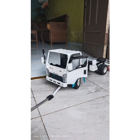 miniatur truk Isuzu giga nmr 71 skala 1:10 standaran deller