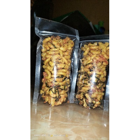 

Makaroni balado pedas daun jeruk
