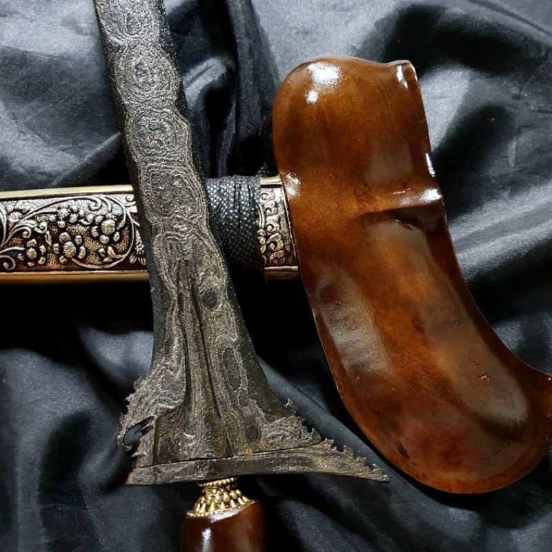 Keris Sinom Pamor Melati Rinonce