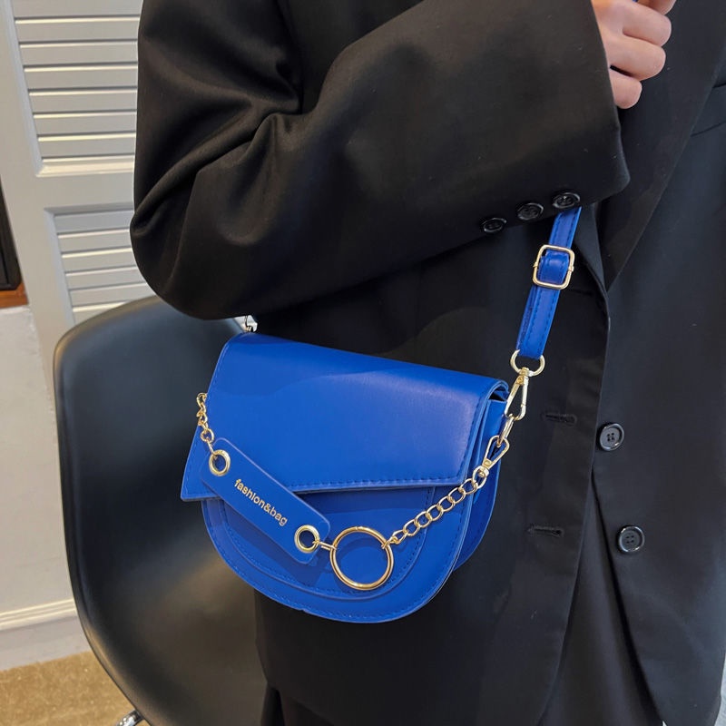 Red Tas selempang selempang wanita desain ceruk serba cocok 2022 mode trendi baru warna kontras tas sadel wanita satu bahu tas kecil