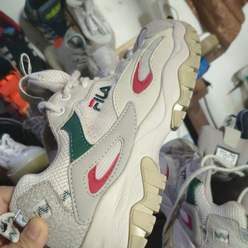 NOTA LIVE Sepatu Second Branded FILA Sneakers 37.5