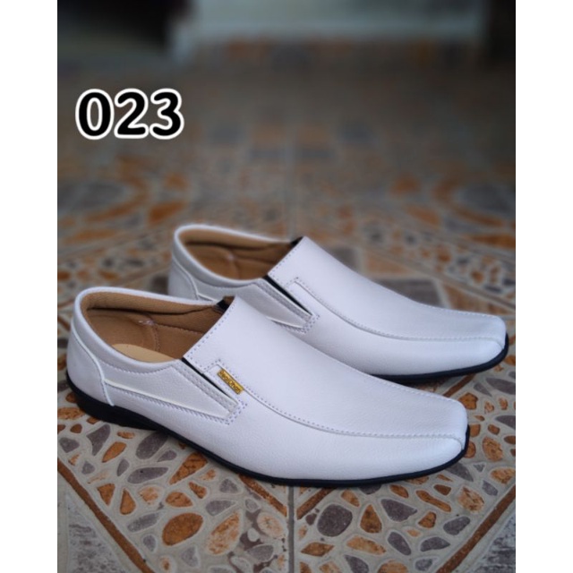 Sepatu pantofel putih, sepatu putih