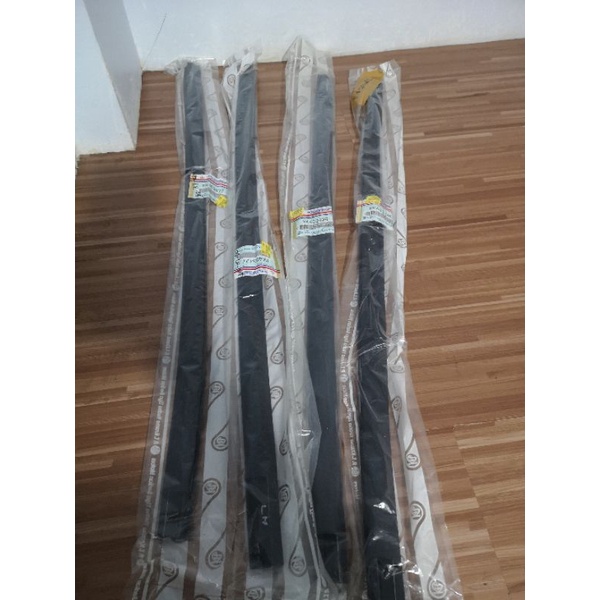 karet lis pelipit jepit kaca pintu canter bagian dalam orisinil KTB kanan MK484799 kiri MK484798