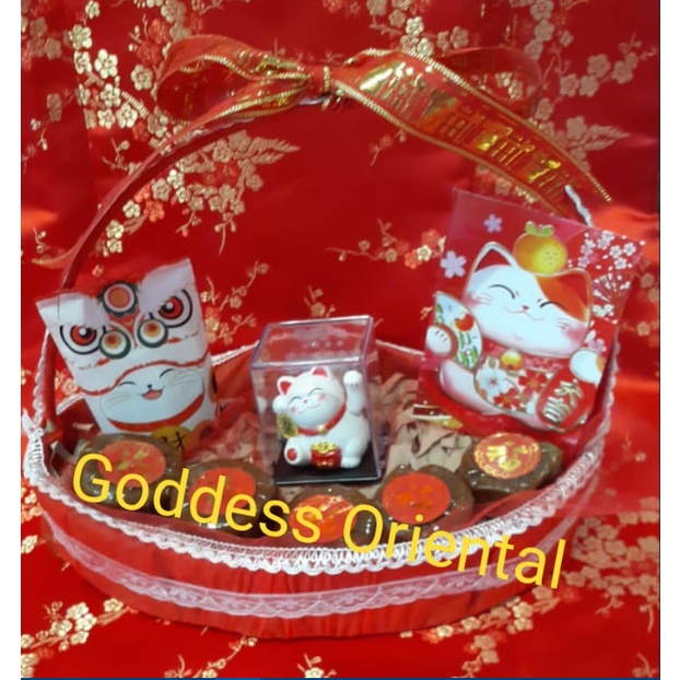 

Kue Keranjang Imlek Kucing Rejeki Lucky Cat Maneko Neki Solar +Coklat Yuan Bao Yenpao Imlek + Free Angpao 9 pcs Gift Hamper