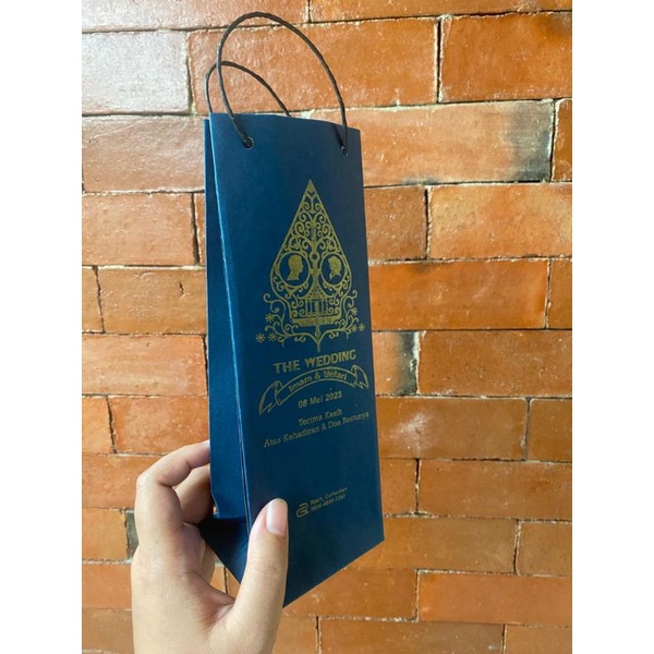 

Paper bag souvernir sendok botol sablon biru pernikahan
