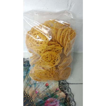 

Kerupuk mentah kuning renyah/Kerupuk gurih / kerupuk goreng