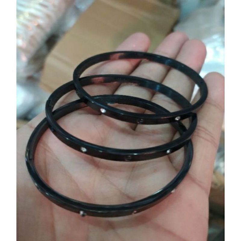 Gelang Titanium Hitam Cap Emboss