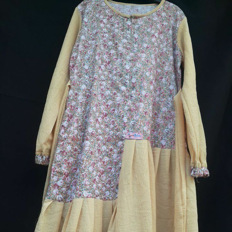 gamis anak motif bunga kecil kecil