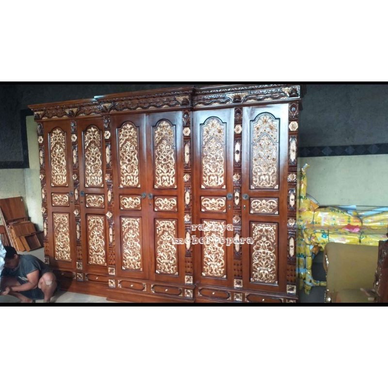 lemari gebyok ukir Jepara kayu jati