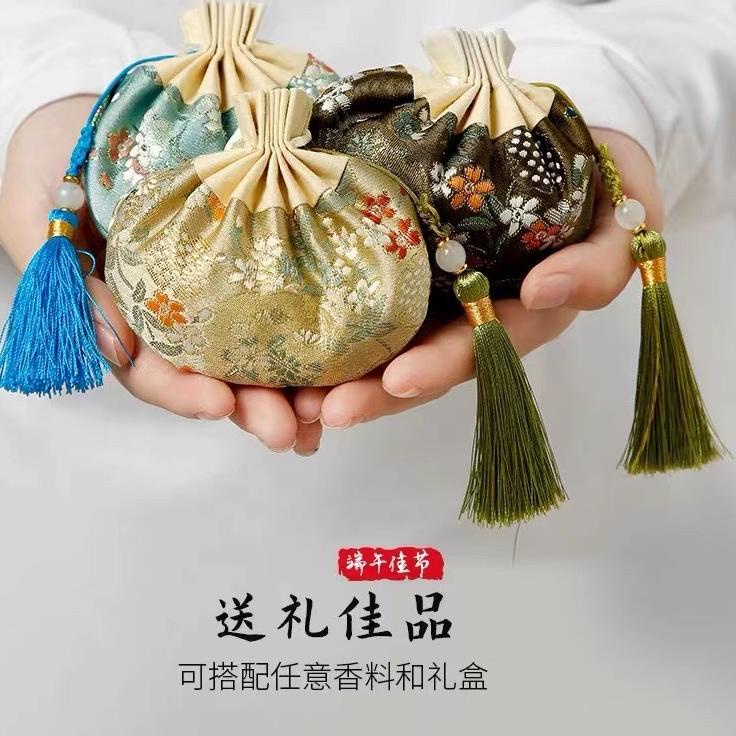 

Free Ongkir/ Kantong pouch hampers imlek serut natal bahan velvet