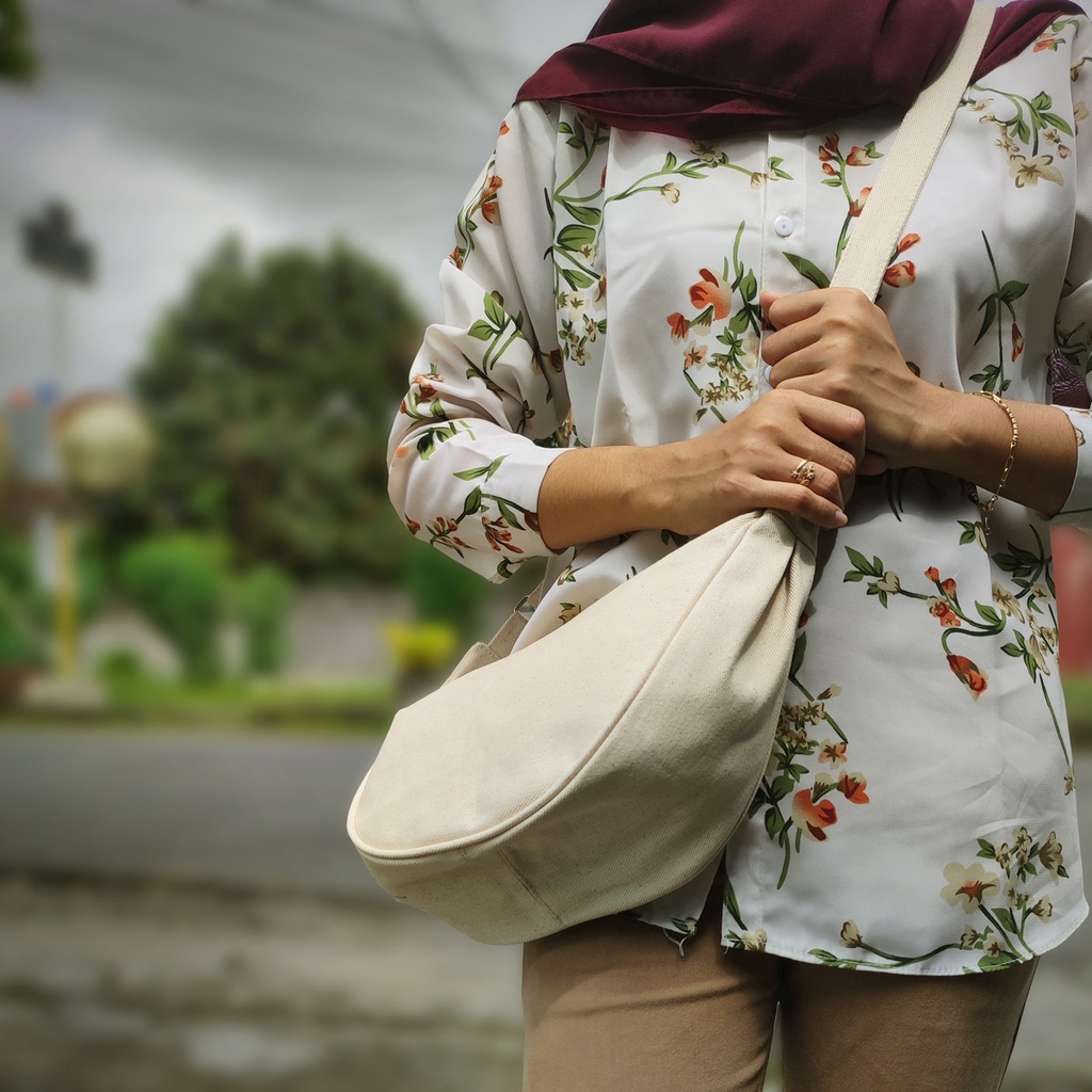 Sling Bag Kanvas Kasual Wanita 32x17x10cm