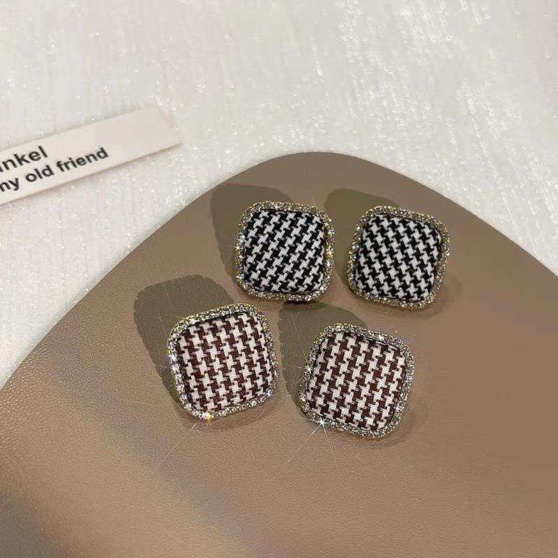 Anting Wanita Tusuk Jennie/Aksesoris Fashion