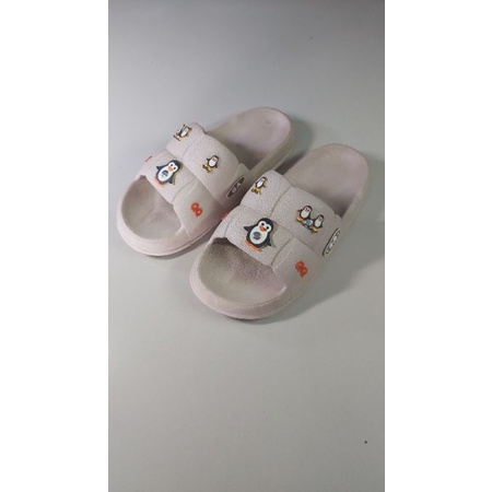 Sandal Karet Wanita Q-66 Label Karakter Kawai Anti Slip Empuk