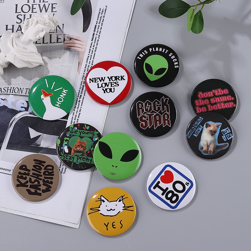 22tinplate Lapel Pin Alien Ransel Lencana Hadiah Kostum Aksesoris Untuk Teman