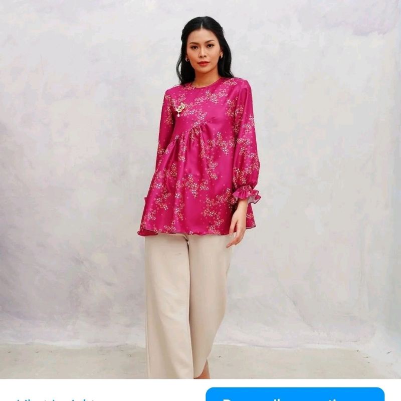 PRELOVED Bella Blouse Raspberry Size M by Wearing Klamby