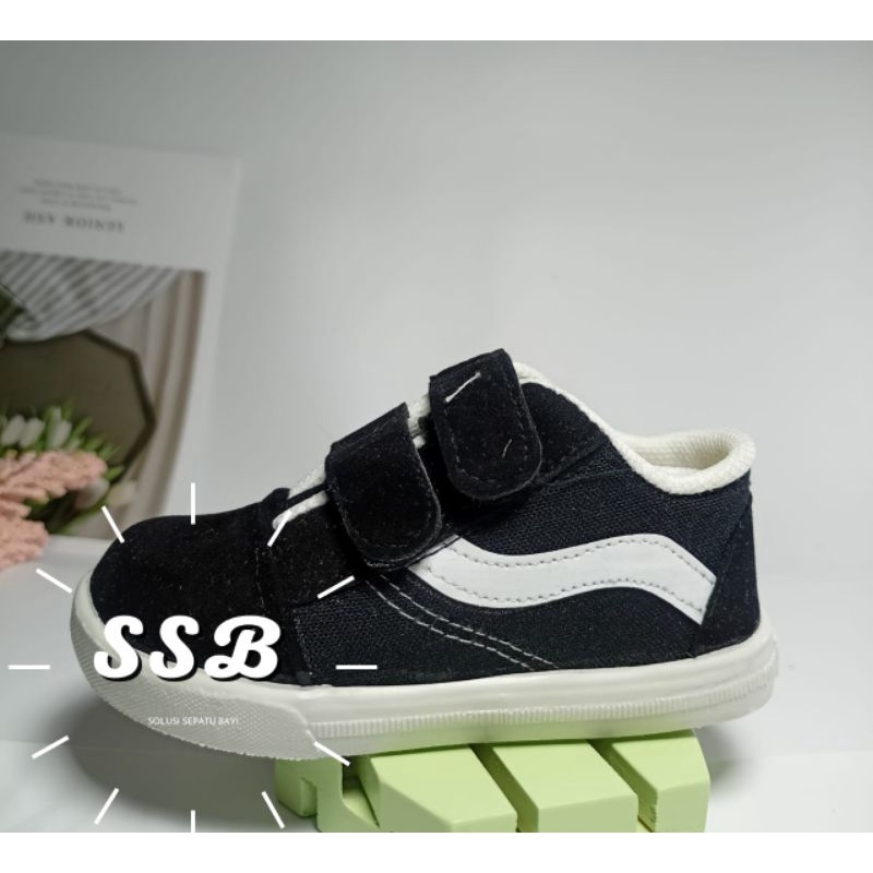 Sepatu sneakers anak laki laki perempuan umur 1-3tahun sol karet nyaman dan kuat