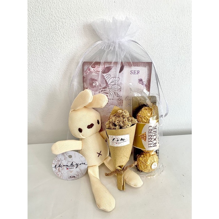 

✨READY✨ -HAMPERS VALENTINE/ BIRTHDAY/ GRADUATION DRIED FLOWER BOUQUET/ COKLAT - EDELW- 1.1.23