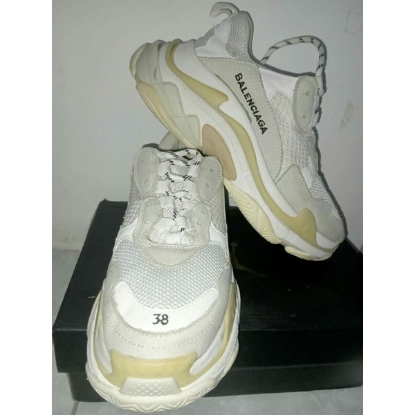 Sepatu Balenciaga Triple S cream white ❌ SOLD OUT ❌