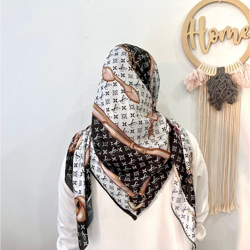 KERUDUNG SEGI EMPAT HIJAB JILBAB MOTIF LV PUTIH PREMIUM