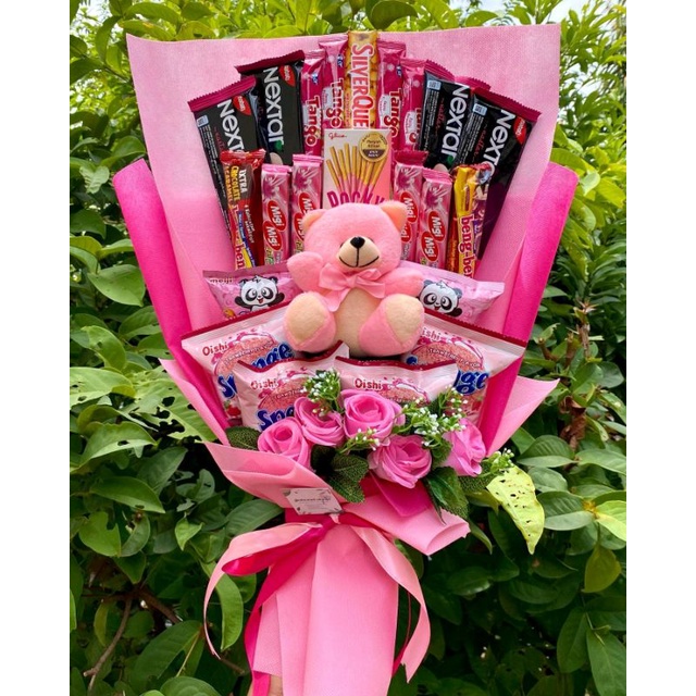 (B) Buket PINK CANTIK POCKY SPONGE BONEKA/paket/bingkisan Snack Ulang Tahun/Ultah/ Wisuda/Kado/Hadiah Pacar/sahabat/Sidang skripsi/seminar/santunan anak yatim