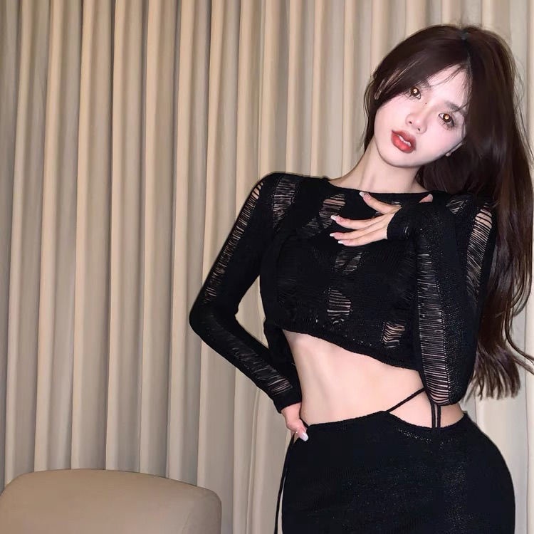 ❍℡2022 Baru Keinginan Murni Gaya Rajutan Sweter Wanita Musim Panas Rasa Desain Niche Hitam Gadis Panas Lengan Panjang Hati Berongga mesin Atas