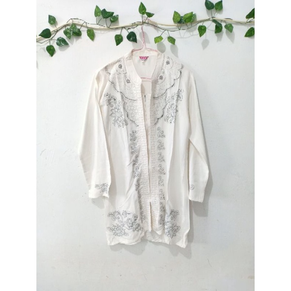 baju atasan muslim wanita warna putih