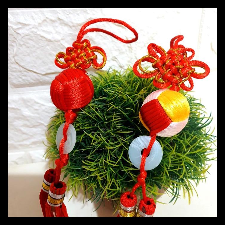 

GANTUNGAN IMLEK BOLA KOIN MURAH DEKORASI TINSEL CHINESE KNOT SINCIA TERBARU