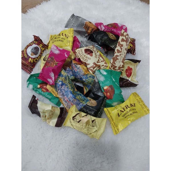 

coklat kurma isi almond madinah 500gr