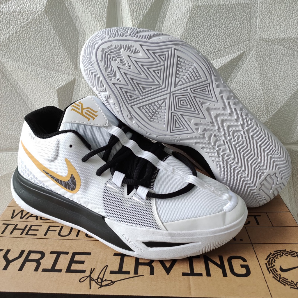 SEPATU BASKET KYRIE FLYTRAP 6 WHITE
