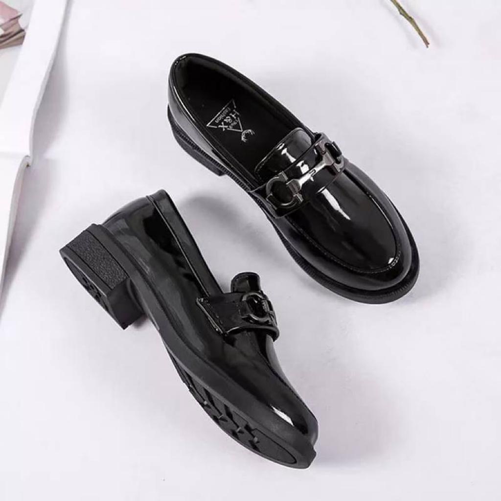 SEPATU WANITA LOAFERS 2023 / SEPATU DATAR MUSIM SEMI FASHION GLOSY TLB 001