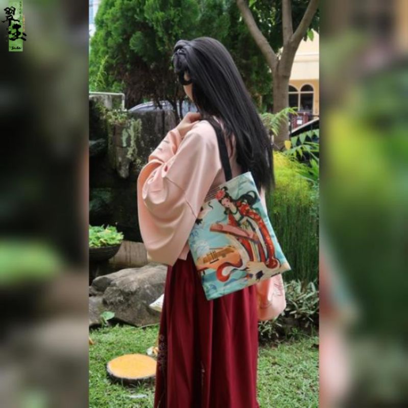 Tas selempang wanita dewi bermain Guzheng