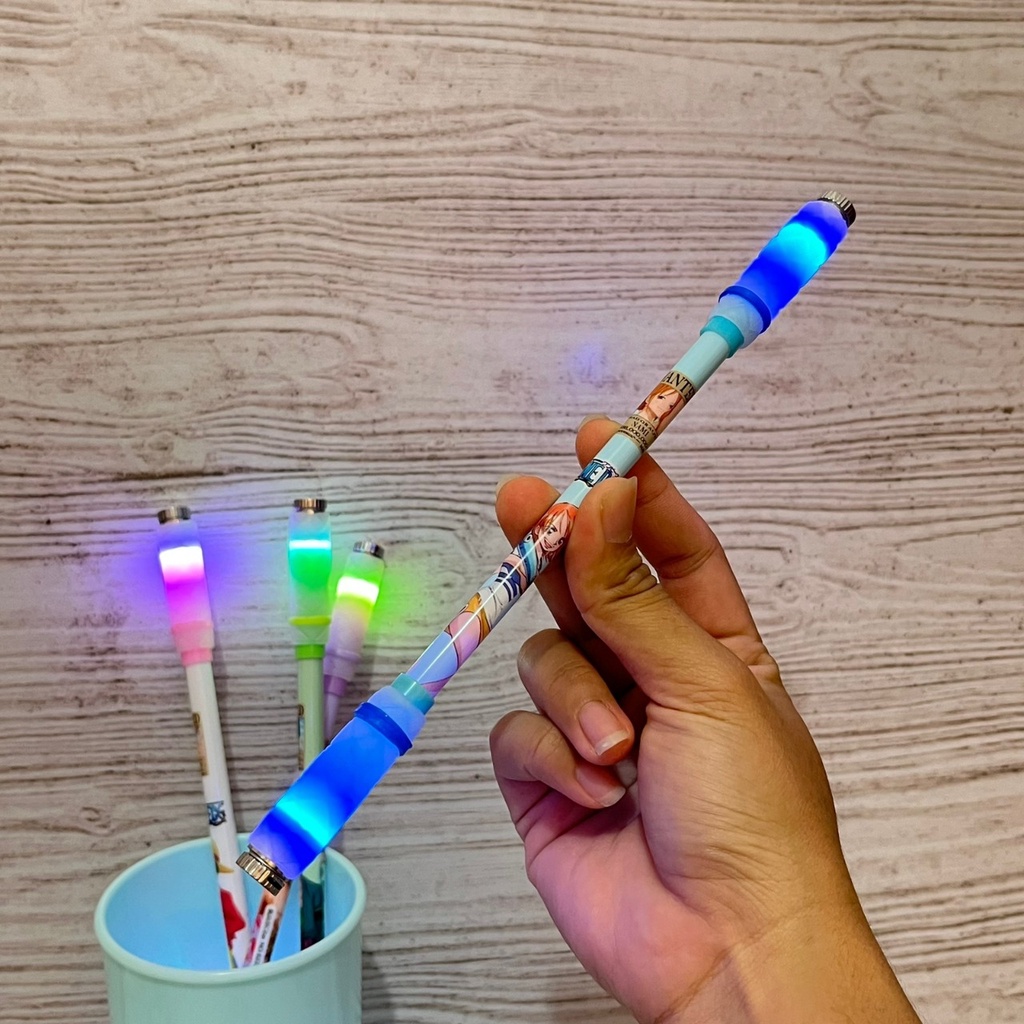 PULPEN PUTAR LED ONE PIECE SPESIAL ADA LAMPU NYA TINTA HITAM TERMURAH PEN TONGKAT BISA NYALA KARAKTER ONEPIECE IMUT LUCU BOLPEN FANCY KEKINIAN FAVORIT ANAK
