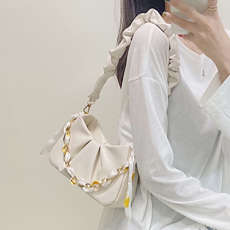 Red Tas Musim Panas Wanita Ketiak Tas High-End Cloud Tas 2021 Tekstur Baru Niche Serbaguna One-Shoulder Messenger tas Kecil