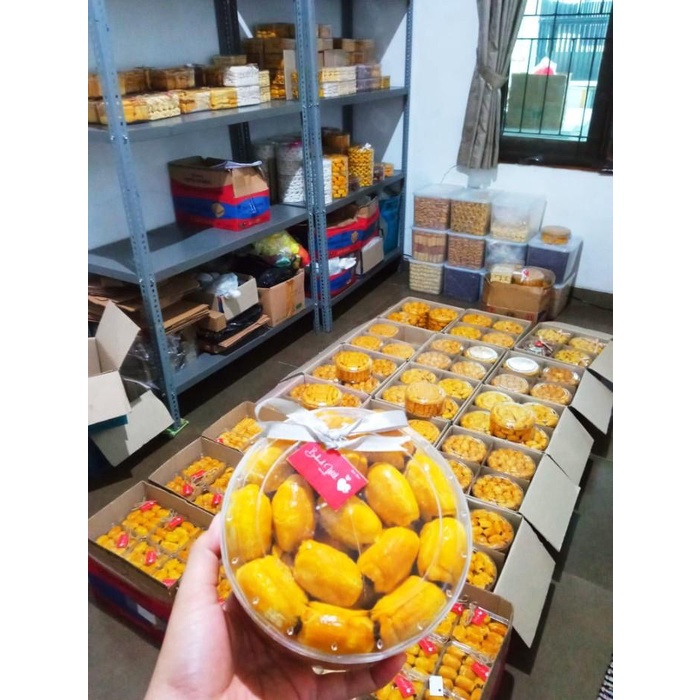 

KUE KERING NASTAR KASTENGEL COKLAT MEDE LIDAH KUCING CORNFLAKE Best Seller