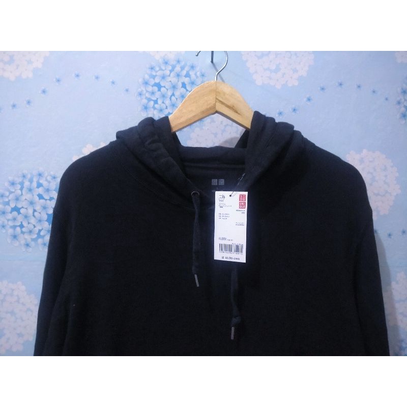 Hoodie Uniqlo Hitam X Second Branded
