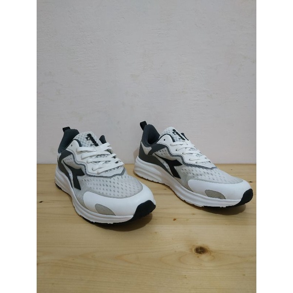 Cuci Gudang Diadora Cornelio Men Sneakers Shoes