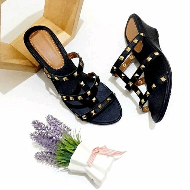 Wedges Kulit Wanita