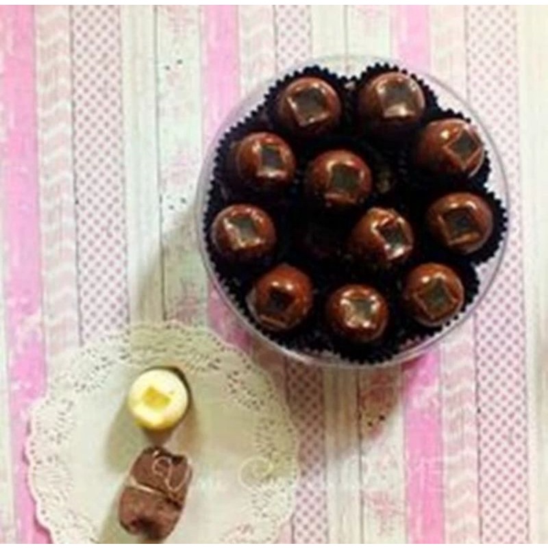 

coklat praline bentuk bulat/ toples 250 gram