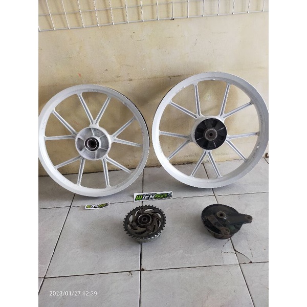 Velg Daytona GP Wheel Original SecondYamaha Fizr Tubeless Tire