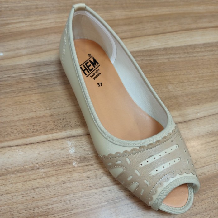 Flatshoes Sepatu wanita flat shoes HEM 6557 - Cream, 35(Z5V0) Sepatu Flat Shoes Wanita Import Flat S