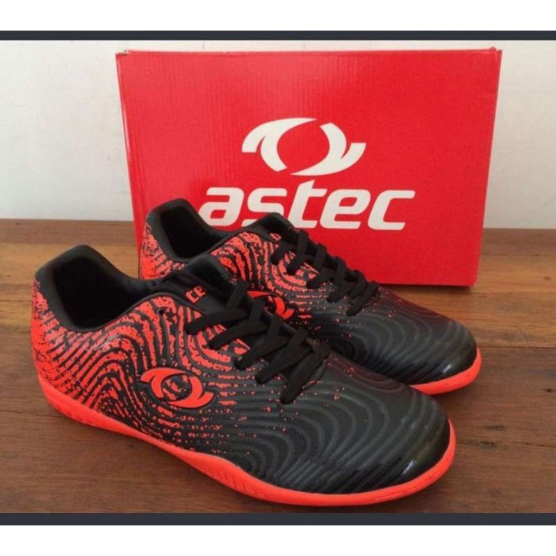 sepatu futsal merk astec