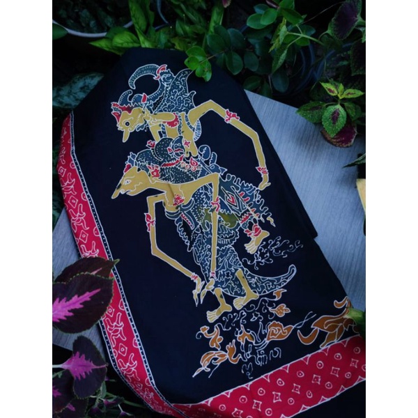 Batik Tulis Motif Wayang Gathotkaca dan Pregiwa