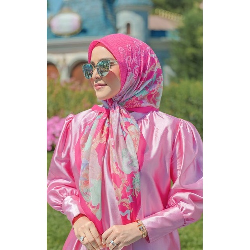 Buttonscarves The Wonderland Square - Raspberry